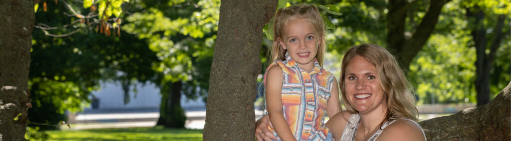A photo of Amanda Horn and her daughter