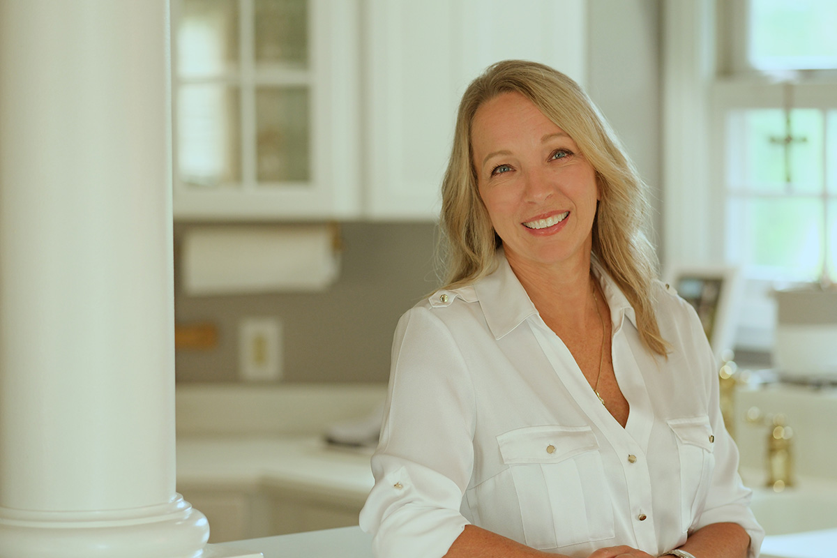 landscape portrait of Victoria Kimmel inside a house